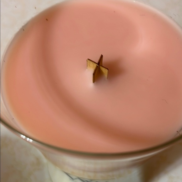 NEW - Woodwick Pink and Cream Candle with Layered Design - Picture 3 of 6